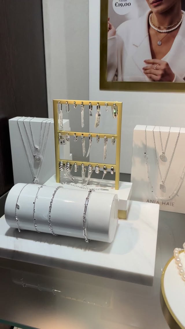 🅰🅽🅸🅰 🅷🅰🅸🅴 is een sieradenmerk met trendy sieraden. De sieraden zijn 925 zilver gerhodineerd of 14 kt gold plated! Je kunt de sieraden komen bekijken bij onze in winkel! #aniahaie