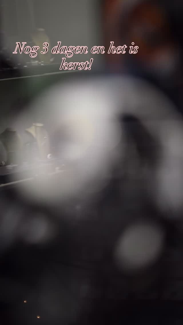 ✨ Nog maar 3 dagen tot Kerst! ✨
Verras je geliefde met een schitterend cadeau van Juwelier Monnereau – Elst 💍🎁
Wacht niet te lang… kerst komt snel dichterbij! 🎄